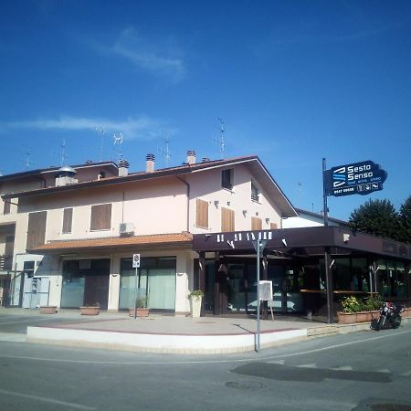 Sestosenso Food Drink Sleep Ristorante Pizzeria Alloggi Cesena Kültér fotó