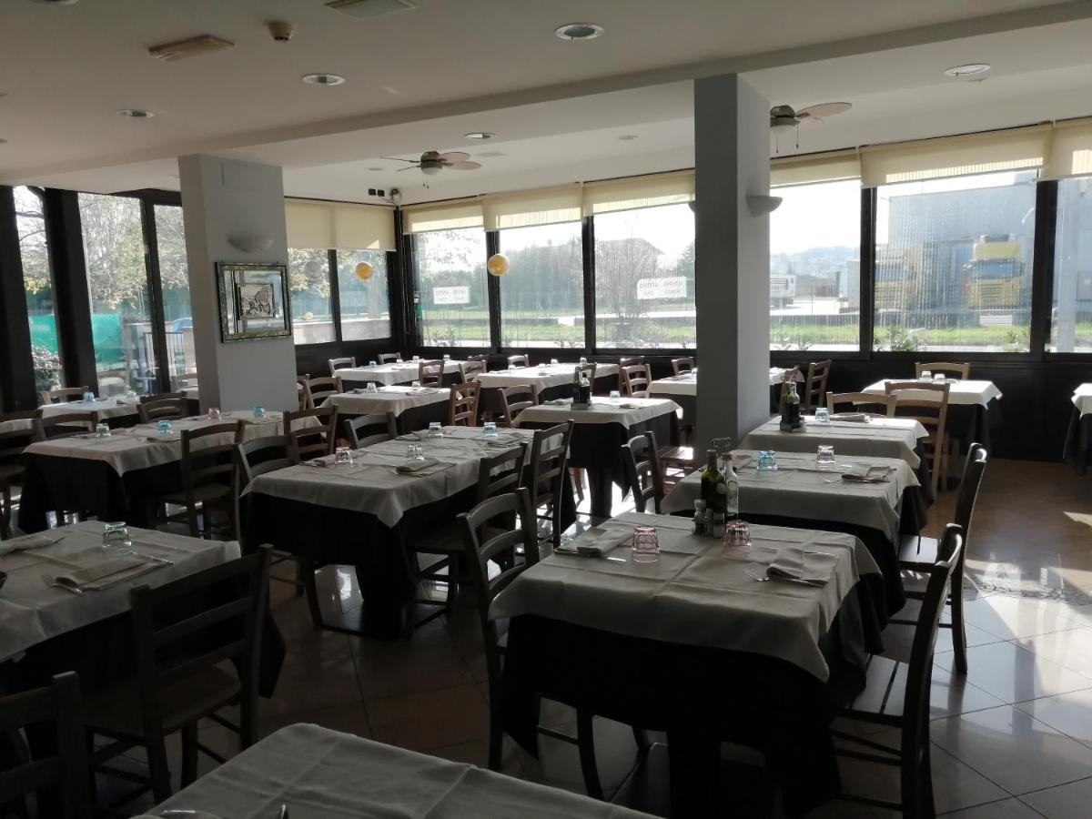 Sestosenso Food Drink Sleep Ristorante Pizzeria Alloggi Cesena Kültér fotó